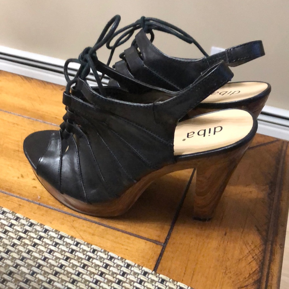 Heels - Picture 3 of 4